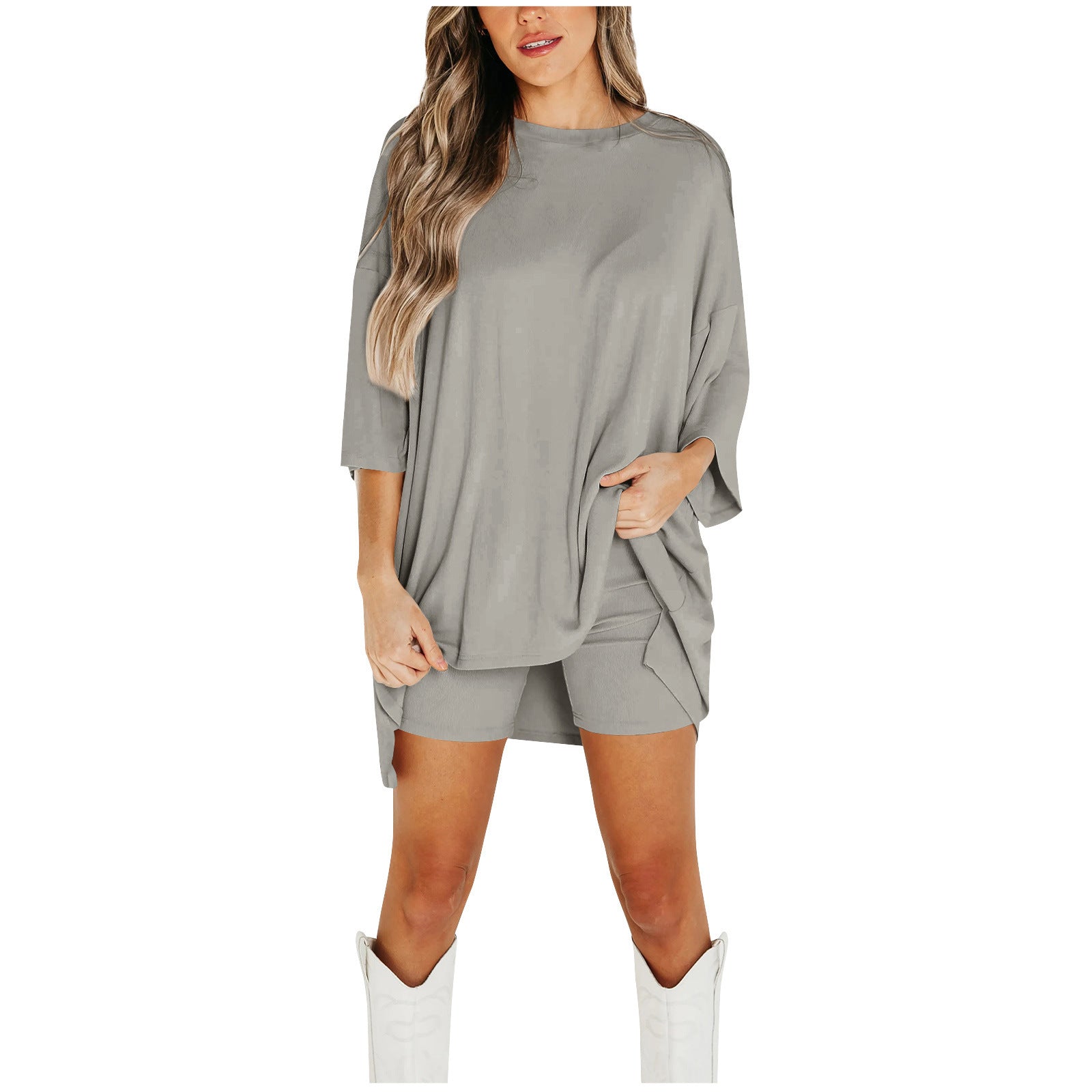 Completo Estivo da Donna: T-shirt a maniche corte e pantaloni slim aderenti