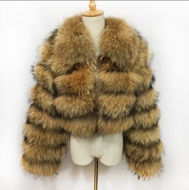 Cappotto da donna in pelliccia di volpe con cuciture, revers corti e maniche lunghe