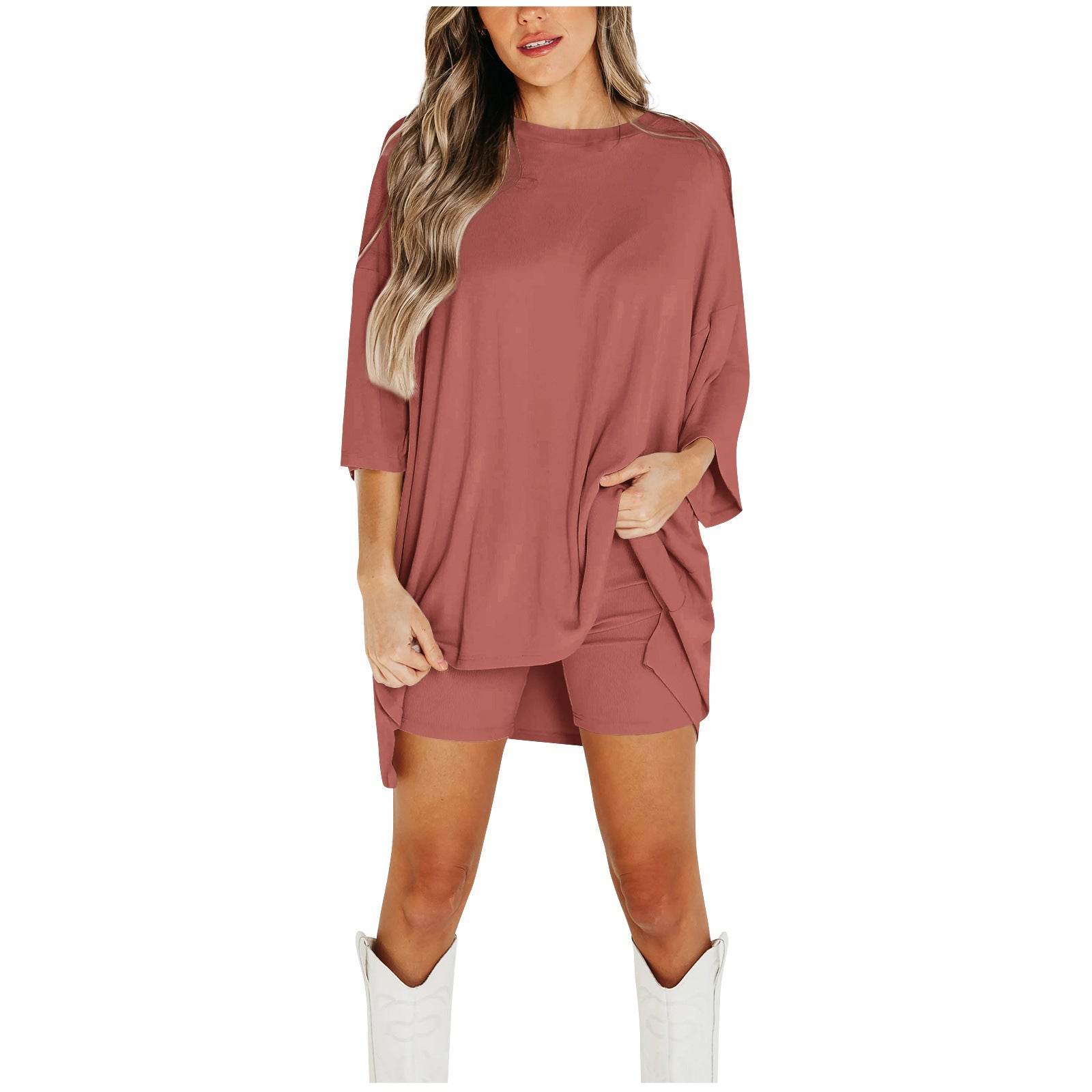 Completo Estivo da Donna: T-shirt a maniche corte e pantaloni slim aderenti