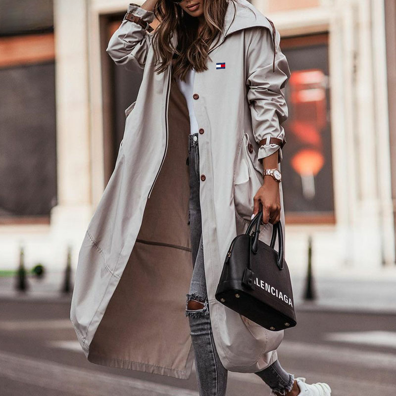 Lungo cappotto da donna con cappuccio