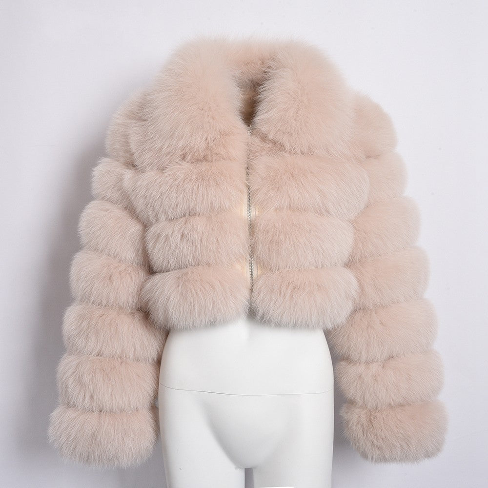 Cappotto da donna in pelliccia di volpe con cuciture, revers corti e maniche lunghe