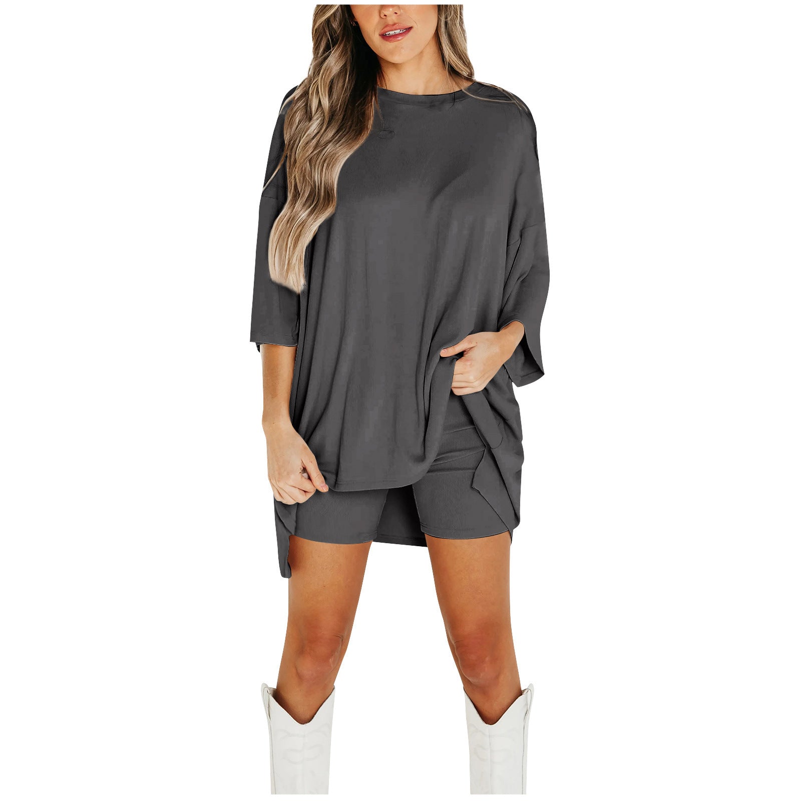 Completo Estivo da Donna: T-shirt a maniche corte e pantaloni slim aderenti
