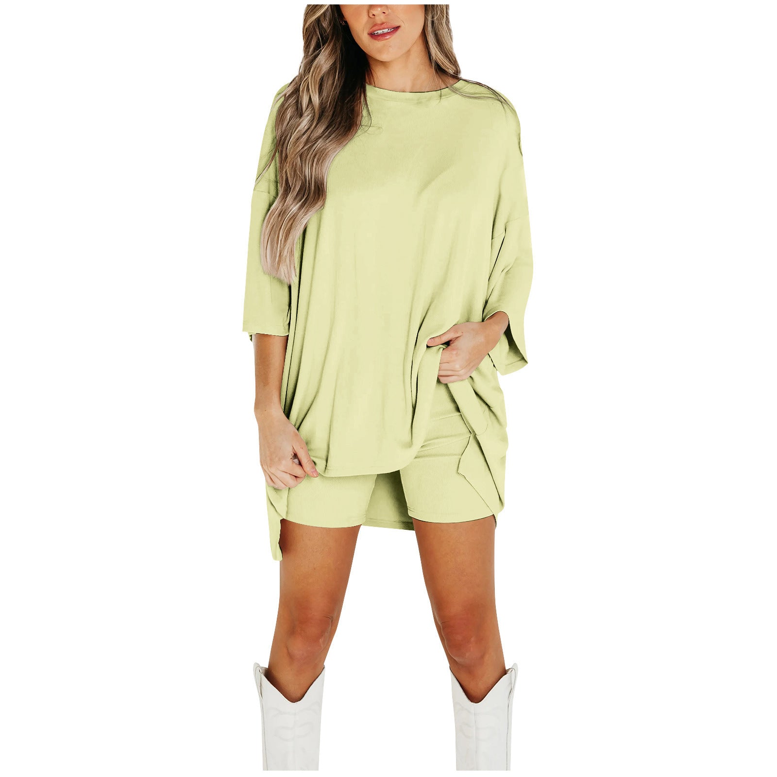 Completo Estivo da Donna: T-shirt a maniche corte e pantaloni slim aderenti