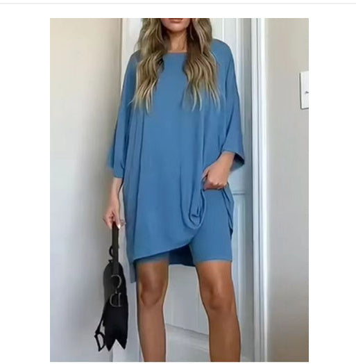Completo Estivo da Donna: T-shirt a maniche corte e pantaloni slim aderenti