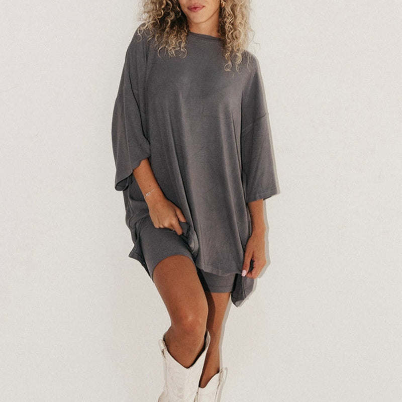 Completo Estivo da Donna: T-shirt a maniche corte e pantaloni slim aderenti