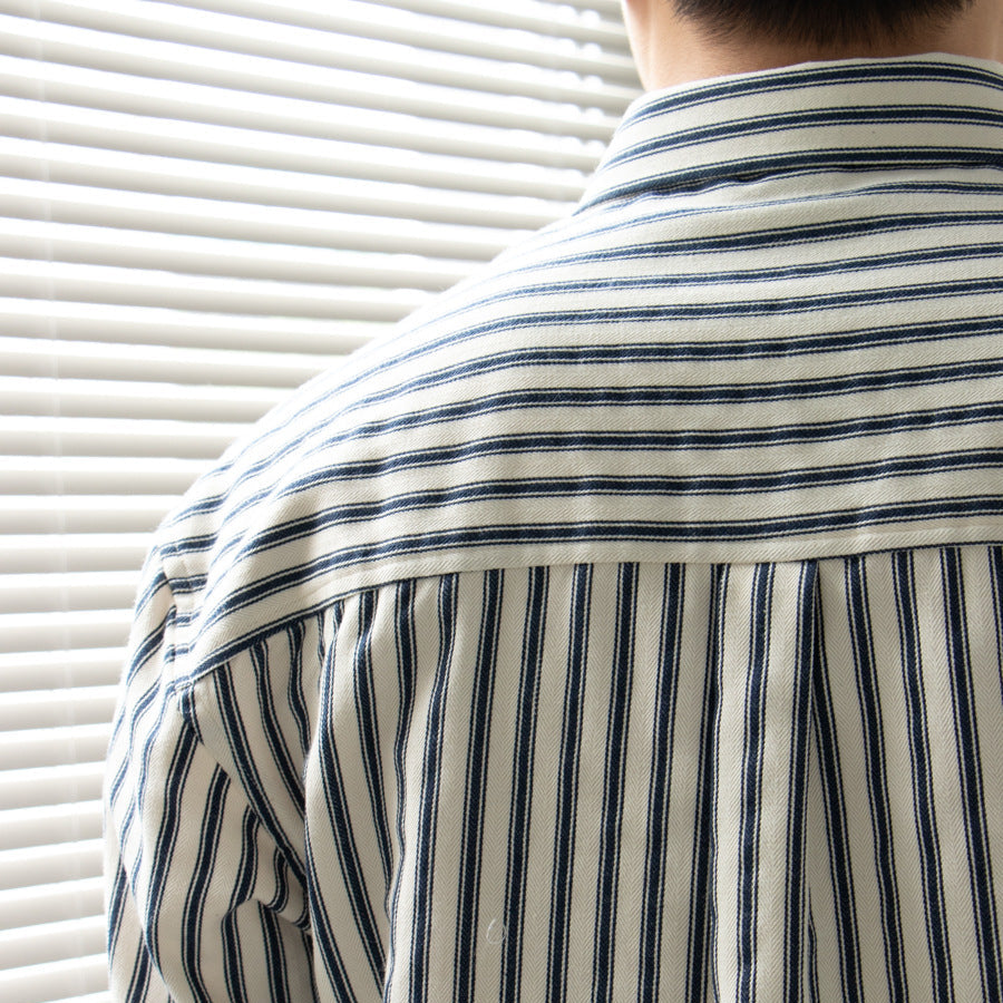 Camicia a righe a maniche lunghe