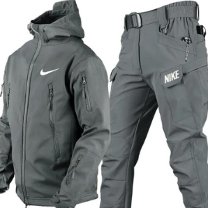 Giacca a Vento e Pantaloni
